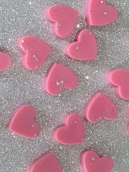 Our Miss Coco wax melt is similar in scent to a well know women's perfume.  This fragrance has prominent aromas of bergamot and orange zest, with light undertones of calone, jasmine and lily of the valley.  This distinctive fragrance has a delightful trace of golden amber, vetiver, sweet patchouli and light musk.  Please note colours and glitter may vary as each product is handcrafted.  Net weight approx 28g  Contains:  Iso E Super