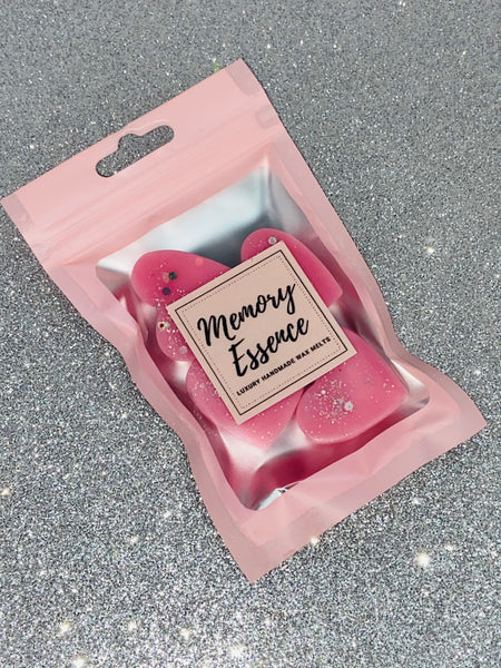 Our Miss Coco wax melt is similar in scent to a well know women's perfume.  This fragrance has prominent aromas of bergamot and orange zest, with light undertones of calone, jasmine and lily of the valley.  This distinctive fragrance has a delightful trace of golden amber, vetiver, sweet patchouli and light musk.