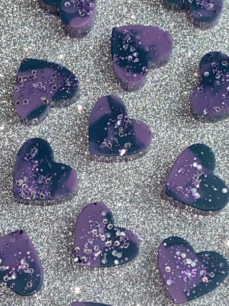 Our Dark Kiss is inspired by a well know bath and body company.  A seductive blend of black raspberry, burgundy rose and dark vanilla bean.  Please note colours and glitter may vary as each product is handcrafted.  Net weight approx 28g  Contains: Ethyl Linalool.