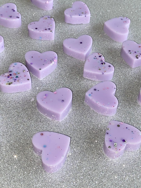 Our Lavender wax melt is a soothing and gentle lavender accord, freshly picked, with notes of gentle woods and soft sweet florality.  Please note colours and glitter may vary as each product is handcrafted.  Net weight approx 28g  Contains:  Coumarin, Linalool, Linalyl Acetate.