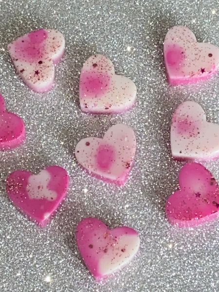 Our Strawberry & Cream wax melt releases a fresh, ripe strawberry fragrance on a sweet vanilla and cream base.  Please note colours and glitter may vary as each product is handcrafted.  Net weight approx 28g  Contains: Ethyl Methlphenylgycidate