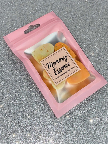 Our Lime Basil & Mandarin wax melt has notes of peppery basil and aromatic white thyme which brings an unexpected twist to the scent of limes on a Caribbean breeze.    Please note colours and glitter may vary as each product is handcrafted.